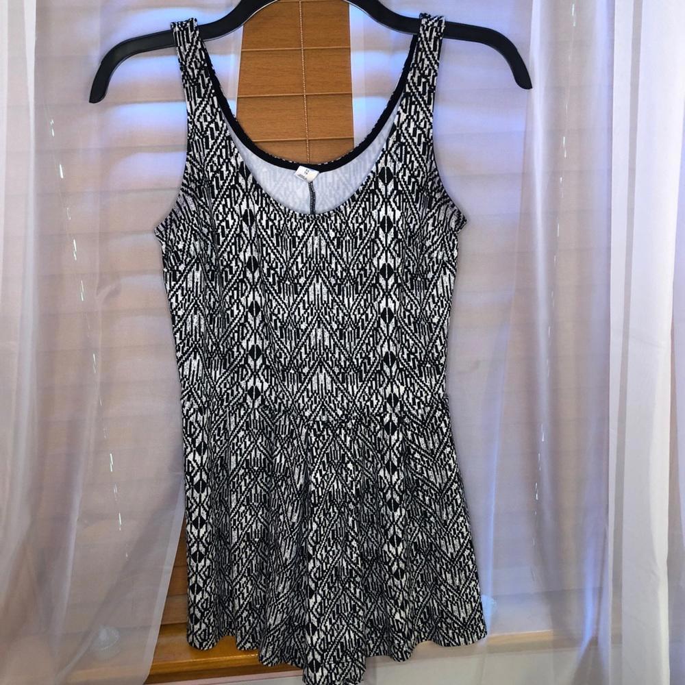 Old Navy Black and White Pattern Skort / Short Romper